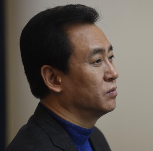 包含重庆队主教练辞职传闻缠身，球队面临变革的词条